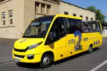 Bus Mainz / Sightseeing Bus / Stadtrundfahrten Mainz: Sunrise Cabrio Midibus auf Iveco Daily - Basis (hergestellt von der Firma  Omnibus Trading ) vom Omnibusverkehr Rhein Nahe GmbH / ORN, im Einsatz als Stadtrundfahrt  city2see  in Mainz, aufgenommen im Juni 2017 am Hauptbahnhof in Mainz.