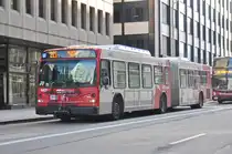 New Flyer Bus D 60 LFR mit der Nummer 6427, auf der Linie 221 unterwegs in Ottawa. Die Aufnahme stammt vom 18.07.2017.