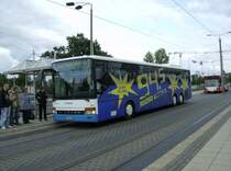Wagen 442 vom Betriebshof Schwarze Pumpe auf der Linie 800 am Cotbusser Hauptbahnhof