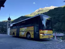 Setra 313 UL am 7.8.17 bei der Abfahrt Richtung Grächen, vor dem Bahnhof St. Niklaus.