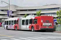 New Flyer Bus D 60 LFR mit der Nummer 6372, ist beim Historischen Museum in Ottawa abgestellt. Die Aufnahme stammt vom 17.07.2017.