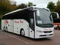 Volvo 9900 von Hisinge Buss aus Schweden im Stadthafen Sassnitz am 22.10.2016