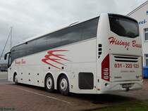 Volvo 9900 von Hisinge Buss aus Schweden im Stadthafen Sassnitz am 22.10.2016