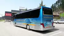 Setra 415 HD bei der Biskuitfabrik Kambly in Trubschachen, Schweiz, Schneider Reisen und Transport AG, Langendorf, SO 21615, Aufgenommen am 28. August 2017