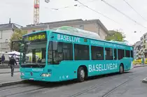 Mercedes Citaro 801, mit der Werbung für Basel Live.ch, auf der wohl kürzesten Buslinie der Schweiz. Der Barfi Bus fährt während der Bauphase am Steinenberg vom Barfüsserplatz zur Schifflände. Die Aufnahme stammt vom 13.09.2017.