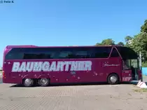 Neoplan Starliner von Baumgartner aus Deutschland im Stadthafen Sassnitz am 14.08.2015