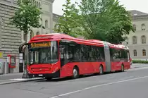Volvo Hybrid Bus 890, auf der Linie 10, bedient die Haltestelle beim Bundeshaus. Die Aufnahme stammt vom 09.06.2017.