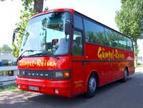SETRA d. Fa. G�mpel-Reisen steht an der Schiffsanlegestelle in Breisach; 080830
