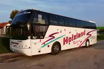 Neoplan Cityliner von Holzland-Reisen aus Reischach (Landkreis Altötting) gesehen in Eggenfelden 25.09.2017