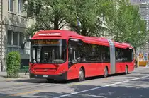 Volvo Hybrid Bus 872, auf der Linie 17, fährt durch die Bundesgase. Die Aufnahme stammt vom 25.08.2017.