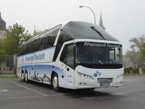 Neoplan Starliner von Rheinland-Touristik aufgenommen am 01.10.2017