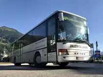 Setra 315 H der Zillertalbahn am 11.10.17 beim Bahnhof Fügen.