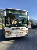 Front der Setra 315 H von der Zillertalbahn am 11.10.17 beim Bahnhof Fügen.