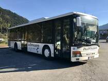 Setra 315 NF der Zillertalbahn am 11.10.17 beim Bahnhof Uderns parkiert.