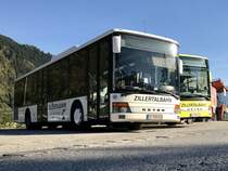 Setra 315 NF der Zillertalbahn am 11.10.17 beim Bahnhof Uderns parkiert.