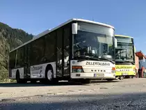 Setra 315 NF der Zillertalbahn am 11.10.17 beim Bahnhof Uderns parkiert.