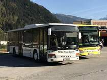 Eine Setra 315 NF und 415 NF der Zillertalbahn am 11.10.17 beim Bahnhof Uderns parkiert.