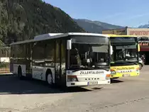 Eine Setra 315 NF und 415 NF der Zillertalbahn am 11.10.17 beim Bahnhof Uderns parkiert.