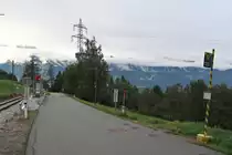 Wegen Bauarbeiten an der Stubaitalbahn (Neubau Mutterer Brücke) wurde in Mutters-Außerkreith eine Haltestelle für den Schienenersatzverkehr eingerichtet. Im Bild links zu sehen die reguläre Haltestelle, die vorübergehend außer Betrieb ist. Aufgenommen 10.9.2017.