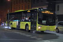 Shuttle zur Langen Nacht der Museen ist am 7.10.2017 in Innsbruck auf der Museumstraße im Einsatz. Diese Linie bedient die regionalen Museen bis Jenbach und wird von einem Bus der innbus Regionalverkehr, einer Tochtergesellschaft der Innsbrucker Verkehrsbetriebe, in VVT-Regiobus Lackierung bedient.