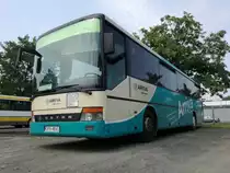 Ein Setra 315 UL von Arriva [DB Company] auf einem polnischen Parkplatz. | August 2017