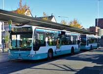 Stadtverkehr Maintal Mercedes Benz Citaro 1 Facelift mit Märchenexpress Werbung die langsam abfällt am 14.10.17 in Frankfurt Enkheim