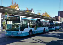 Stadtverkehr Maintal Mercedes Benz Citaro 1 Facelift mit Märchenexpress Werbung die langsam abfällt am 14.10.17 in Frankfurt Enkheim