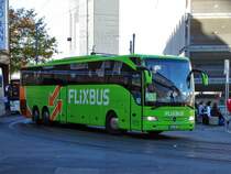 Flixbus Mercedes Benz Tourismo am 14.10.17 in Frankfurt am Main Hbf