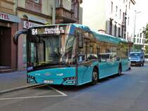VGF/ICB Solaris Urbino 12 Wagen 205 am 14.10.17 in Frankfurt am Main Basler Platz auf der Linie 64