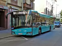 VGF/ICB Solaris Urbino 12 Wagen 205 am 14.10.17 in Frankfurt am Main Basler Platz auf der Linie 64