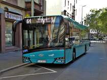 VGF/ICB Solaris Urbino 12 Wagen 223 am 14.10.17 in Frankfurt am Main Basler Platz auf der Linie 64