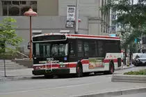 Bus Nr. 7873 der TTC (Toronto Transit Commission) auf der Linie 121 C unterwegs in der Stadt Toronto. Die Aufnahme stammt vom 22.07.2017.