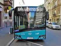 VGF/ICB Solaris Urbino 12 Wagen 223 am 14.10.17 in Frankfurt am Main Basler Platz auf der Linie 64