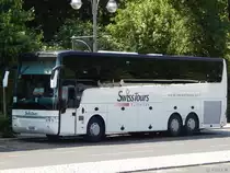 Van Hool T915 von Swiss Tours aus der Schweiz in Berlin am 08.06.2016