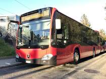 Bernmobil C2 K 435 am 16.10.17 am warten beim Bahnhof Niederwangen.