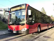 Bernmobil C2 K 435 am 16.10.17 am warten beim Bahnhof Niederwangen.