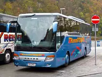 Setra 415 GT HD von Hammertinger aus Österreich an der Schiffsanlegestelle in Passau 21.10.2017