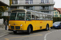 PTT: Impressionen vom Postautobetrieb in Aarberg. Ab dem Bahnhofplatz verkehren mehr Postautos in verschiedene Richtungen als Züge. Dabei trifft man vom alten FBW über den Gelenker bis zum Dreiachser. Die Aufnahmen entstanden am 30. September 2017.
Foto: Walter Ruetsch