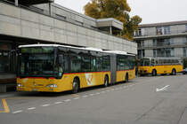 PTT: Impressionen vom Postautobetrieb in Aarberg. Ab dem Bahnhofplatz verkehren mehr Postautos in verschiedene Richtungen als Züge. Dabei trifft man vom alten FBW über den Gelenker bis zum Dreiachser. Die Aufnahmen entstanden am 30. September 2017.
Foto: Walter Ruetsch