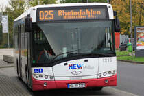 Ein Solaris Urbino 12 von der NEW'MöBus mit der Wagennummer 1215 am Mönchengladbacher Flughafen. | Oktober 2017