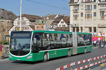 Mercedes Citaro 7001, auf der Linie 34, überquert die Mittlere Rheinbrücke. Die Aufnahme stammt vom 14.10.2017.