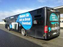 Ein Mercedes Benz O530 Facelift von der NEW'MöBus mit der Wagennummer 0904 (Reuter-Werbung) am Mönchengladbacher Flughafen. | Oktober 2017