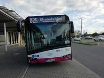 Ein Solaris Urbino 12 der 4. Generation von der NEW'MöBus mit der Wagennummer 1605 (CO2 sparen-Werbung) am Mönchengladbacher Flughafen. | Oktober 2017