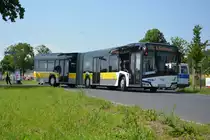 Am 04.06.2016 fährt TF-VG 121 für die ILA 2016 Shuttle zwischen Parkplatz und ILA-Gelände. Aufgenommen wurde ein Solaris Urbino  2  der VTF.
