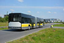 Am 04.06.2016 fährt TF-VG 121 für die ILA 2016 Shuttle zwischen Parkplatz und ILA-Gelände. Aufgenommen wurde ein Solaris Urbino  2  der VTF.
