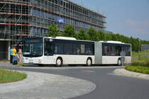 Am 04.06.2016 fährt OHV-VK 53 für die ILA 2016 auf der Shuttle Linie  R . Aufgenommen wurde ein MAN Lion's City G.