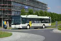 Am 04.06.2016 fährt TF-VG 98 für die ILA 2016 auf der Shuttle Linie  S . Aufgenommen wurde ein MAN Lion's City Ü.