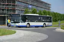 Am 04.06.2016 fährt P-AV 584 für die ILA 2016 auf der Shuttle Linie  L . Aufgenommen wurde ein MAN Lion's City.