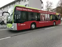 MB C2 der Busland AG mit Ottos Werbung, am 4.11.17 bei Kirchbeerg-Alchenflüh Bahnhof.