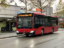 Bernmobil C2 K 437 am 7.11.17 auf der Linie 27, in der Riedbachstrasse in Bethlehem.